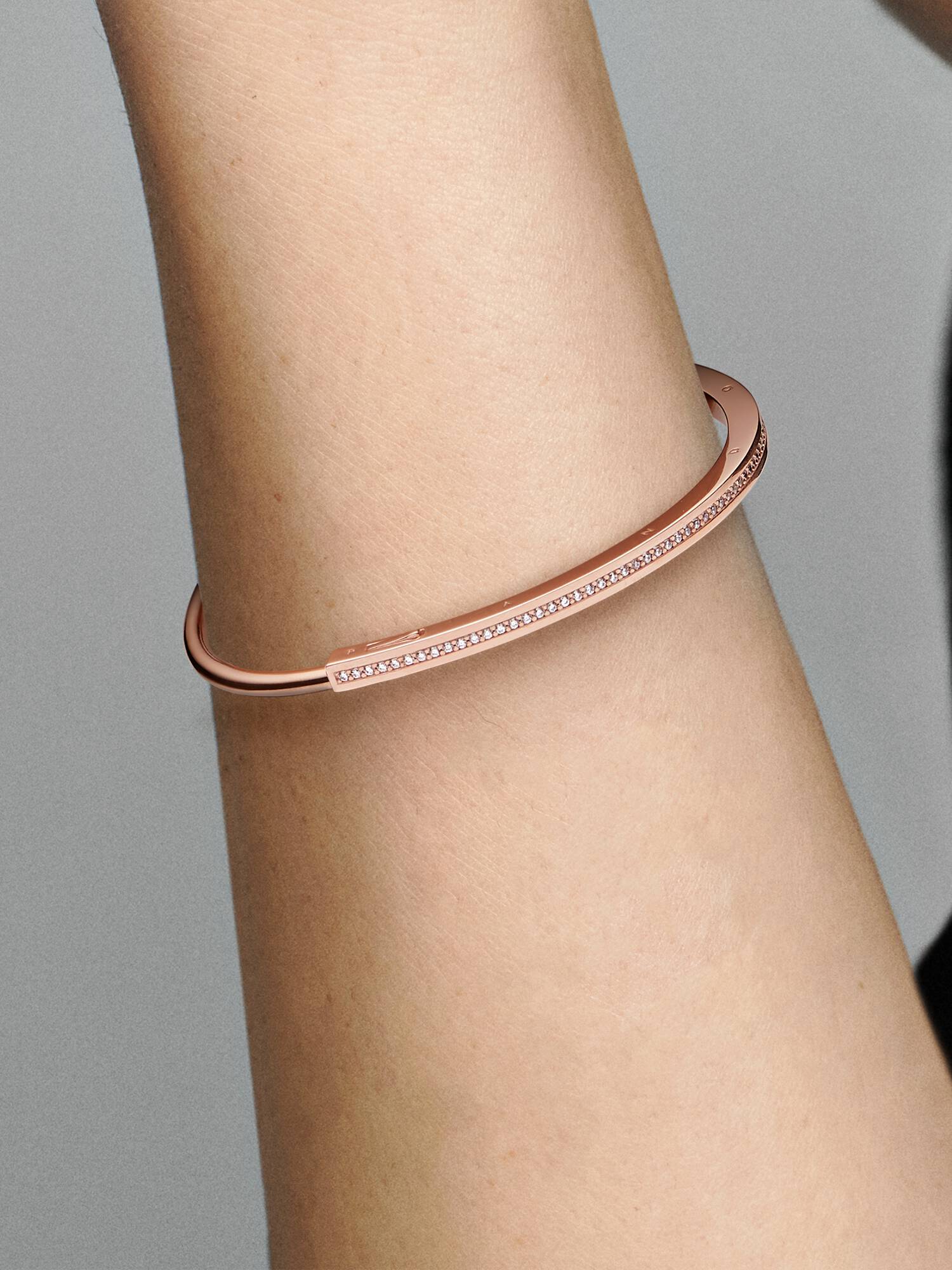 PANDORA Signature 經典 I-D 寶石密鑲手環